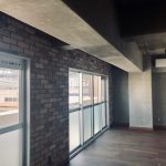 埼玉住建 リノベーション リフォーム Big武蔵野 リビング レンガタイル モルタル仕上げ