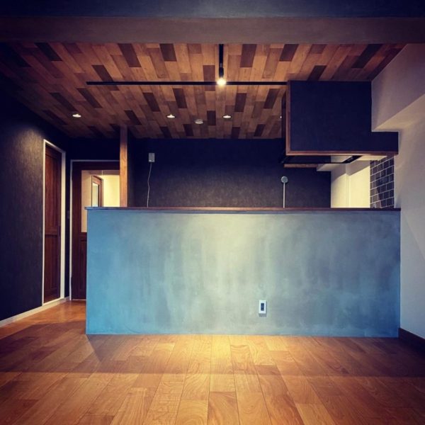 住みたい家　おしゃれ　かっこいい　マンションリノベーション　埼玉住建所沢　モルタル　カウンター　突板フローリング　インダストリアル　ブルックリンスタイル　タイル　キッチン　埼玉