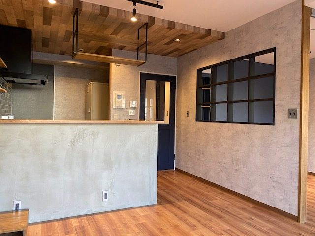 埼玉住建　SAITAMAJYUKEN　埼玉所沢　マンションリノベーション　キッチンカウンター　造作カウンター　造作内窓　アイアン